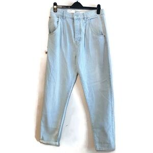 NWT Refuge High Rise Light Wash Button Fly Mom Jeans Junior’s size 9